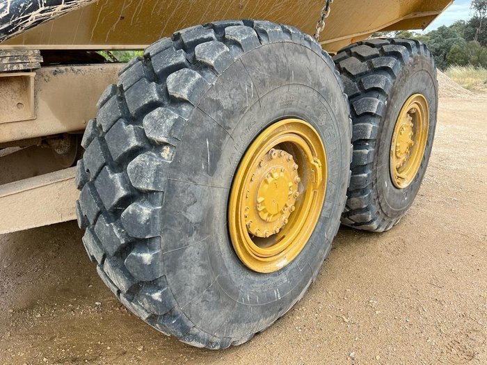 2005 Caterpillar 725