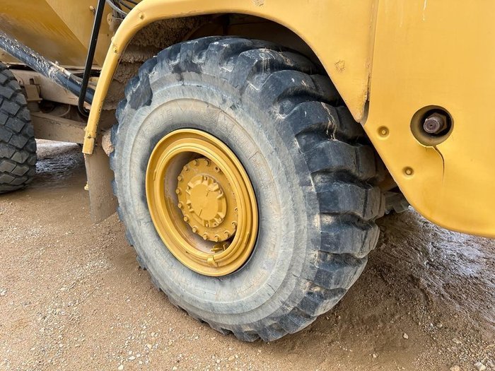 2005 Caterpillar 725