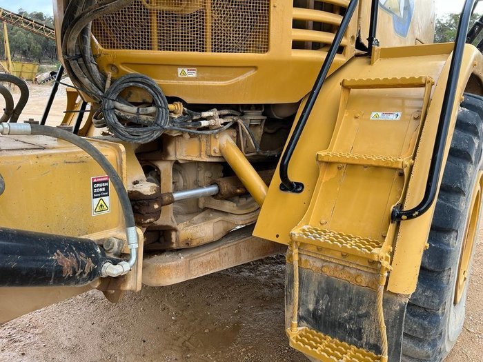 2005 Caterpillar 725