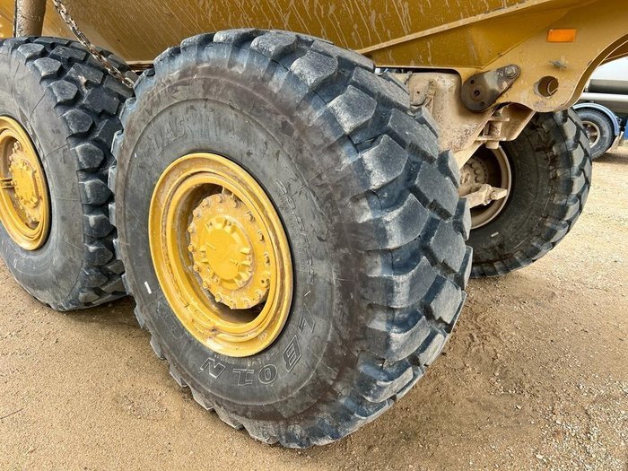 2005 Caterpillar 725