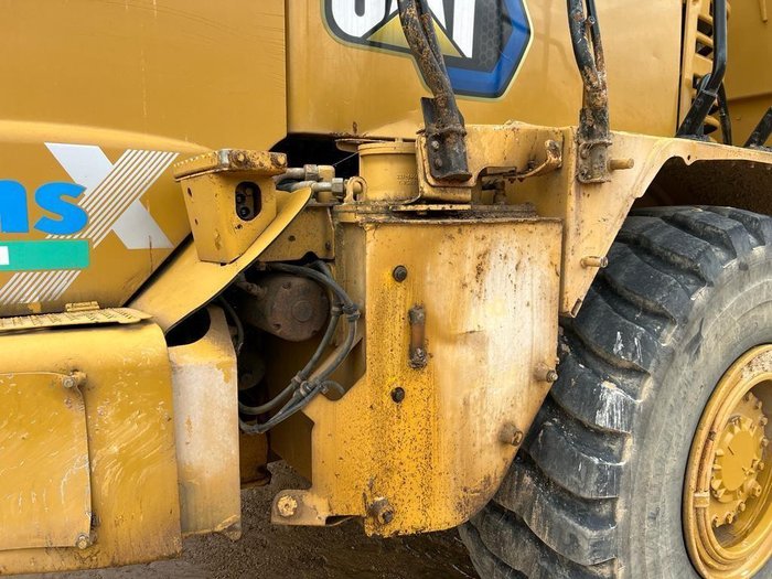 2005 Caterpillar 725