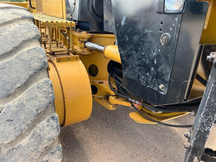 2011 Caterpillar 16M 