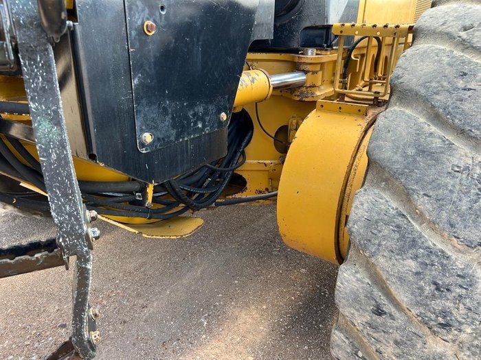 2011 Caterpillar 16M 