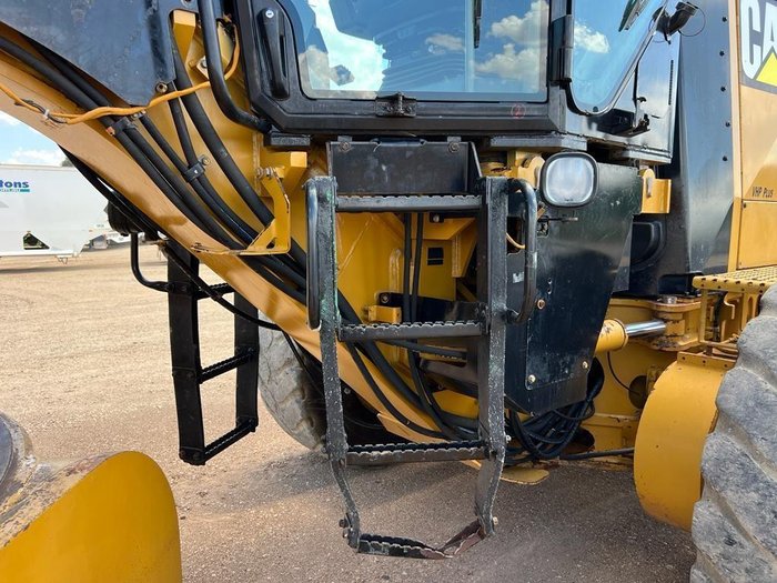 2011 Caterpillar 16M 