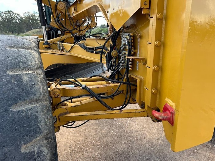 2011 Caterpillar 16M 