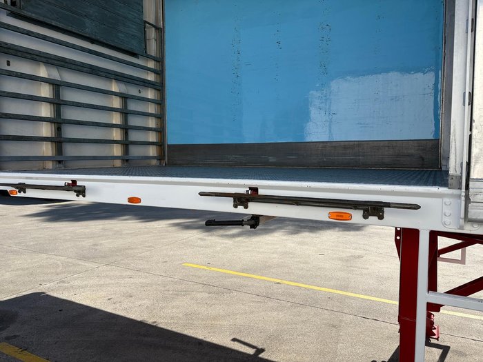 2016 Maxitrans St3 22 Pallet Slide A Side (3 Door)