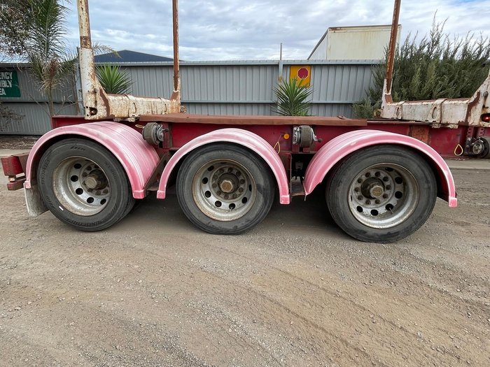 2010 CONFAB 11.6M Tri/A Step Deck Log Trailer