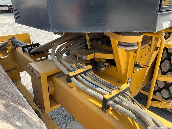 2017 Caterpillar Cs56b