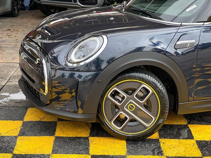 2022 MINI Mini Electric 3 Door SE Iconic