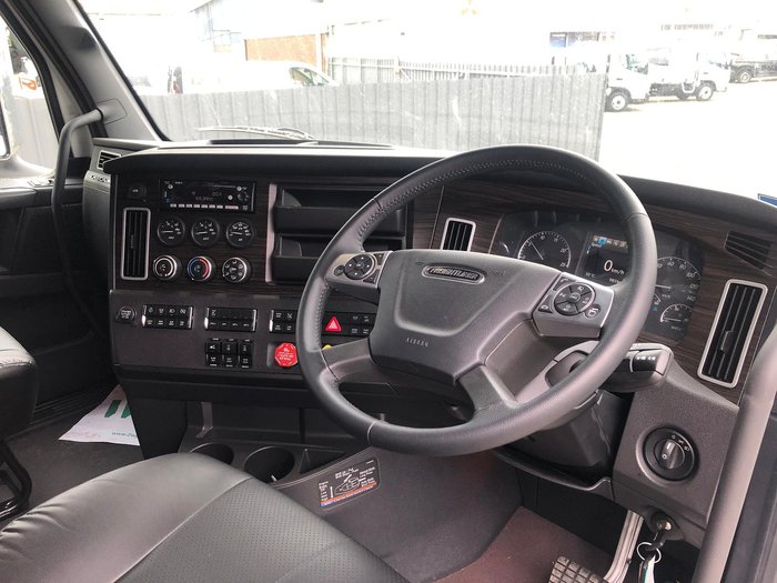 2023 Freightliner Cascadia 126 White