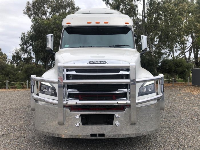 2023 Freightliner Cascadia 126 White