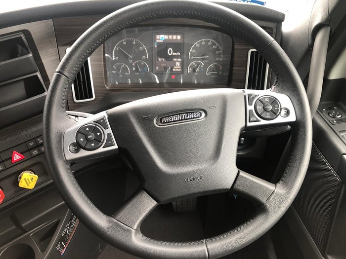 2023 Freightliner Cascadia 126 White