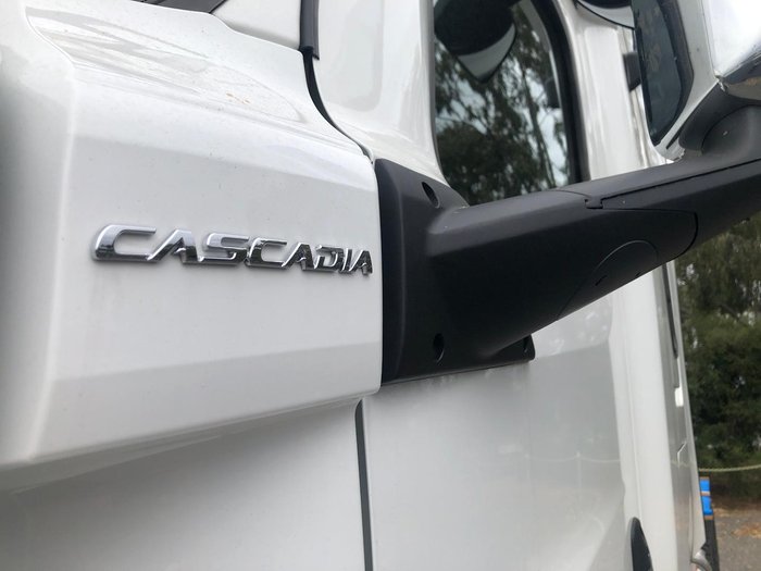 2023 Freightliner Cascadia 126 White