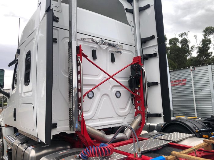 2023 Freightliner Cascadia 126 White