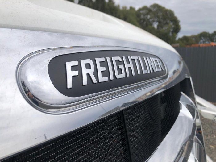 2023 Freightliner Cascadia 126 White