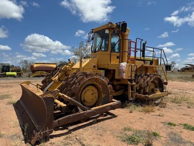 1990 Caterpillar 825C 