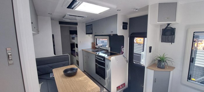 2023 JB Caravans 2023 Dirt Roader 22' Fd Family