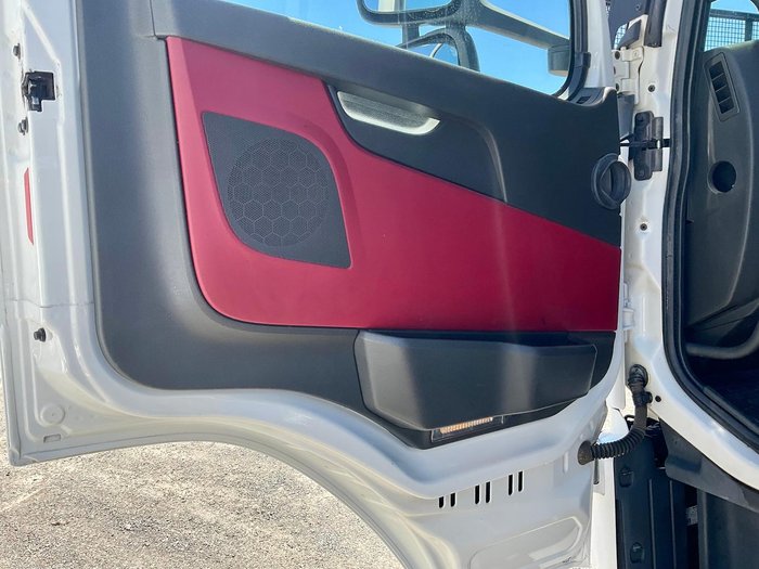 2017 Volvo Fm450 Only 256197 Klm Best Avait $161500 Plus Gst Light Use VOLVO FM450 SLEEPER WHITE