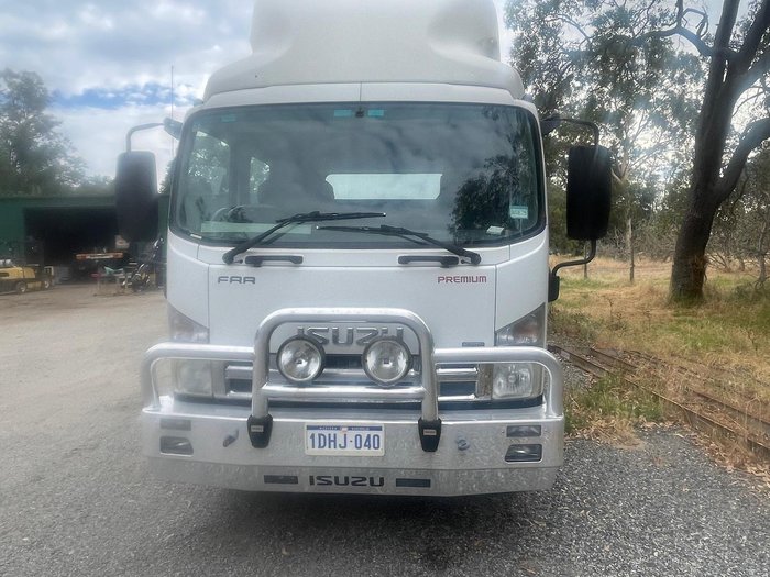 2009 Isuzu Frr 600 WHITE