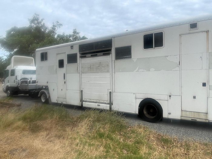 2009 Isuzu Frr 600 WHITE