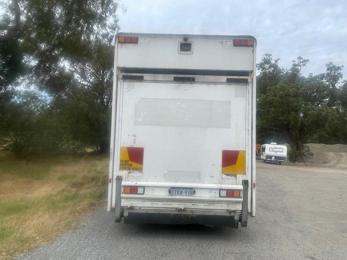 2009 Isuzu Frr 600 WHITE