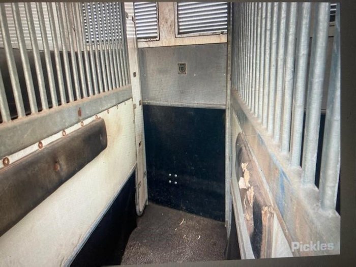 2009 Isuzu Frr 600 WHITE