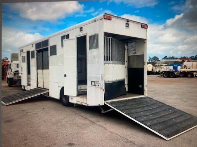2009 Isuzu Frr 600 WHITE