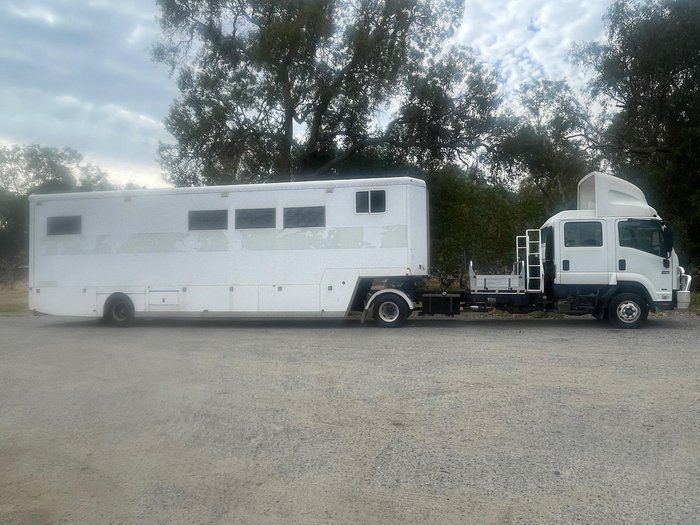 2009 Isuzu Frr 600 WHITE