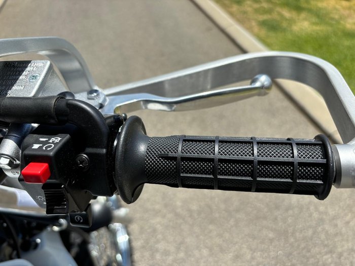 2025 Suzuki Trojan (DR200SE) Trojan White