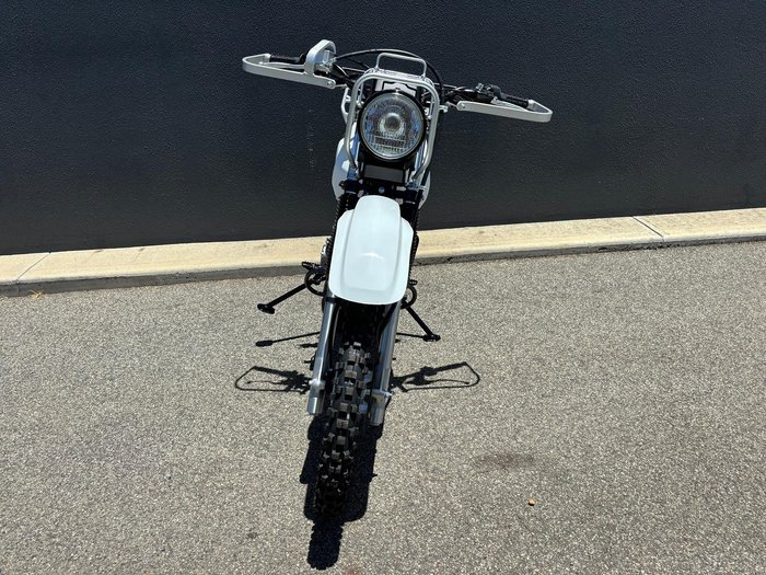 2025 Suzuki Trojan (DR200SE)