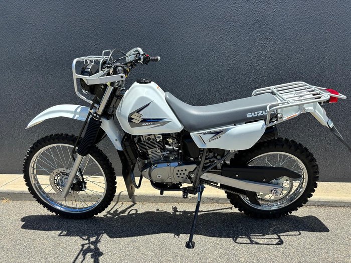 2025 Suzuki Trojan (DR200SE) Trojan White