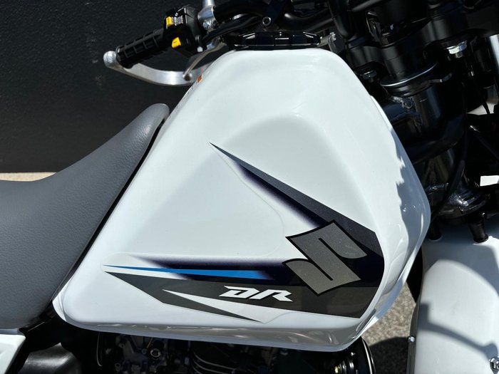 2025 Suzuki Trojan (DR200SE) Trojan White