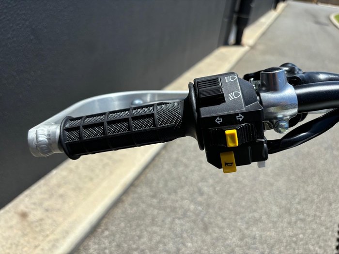 2025 Suzuki Trojan (DR200SE) Trojan White