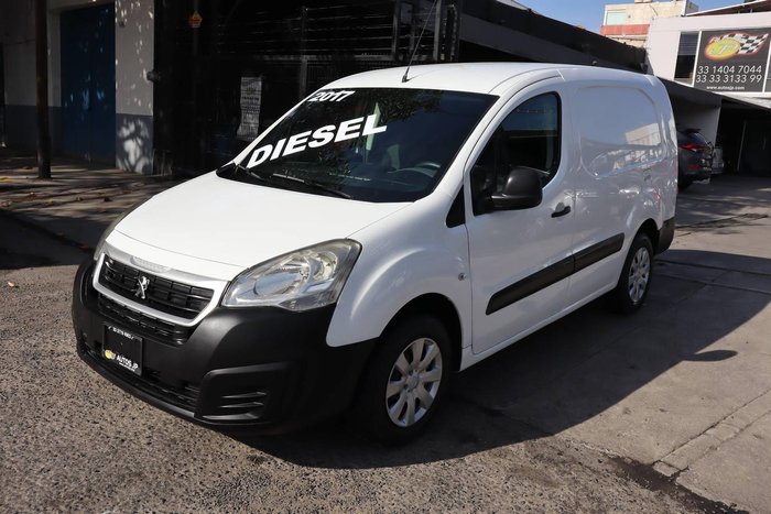 2017 Peugeot Partner MAXI
