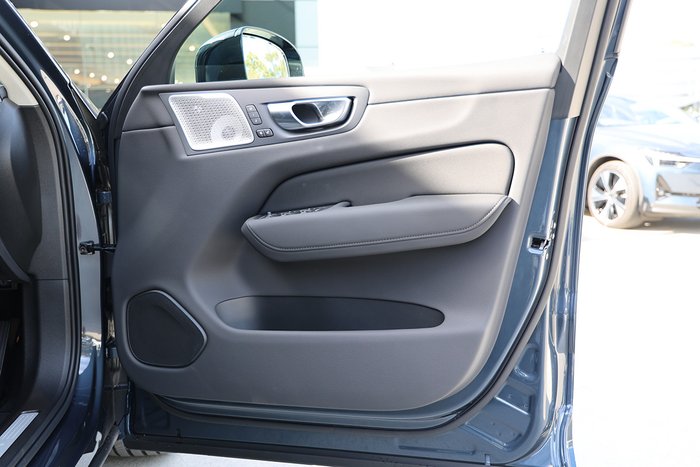2025 Volvo XC60 Ultra B5 Dark