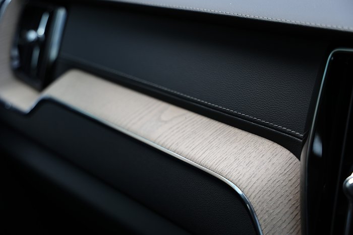 2025 Volvo XC60 Ultra B5 Dark