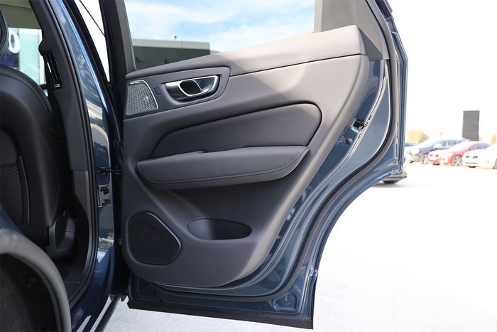 2025 Volvo XC60 Ultra B5 Dark