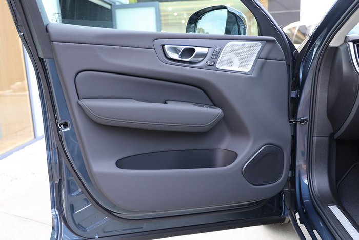2025 Volvo XC60 Ultra B5 Dark