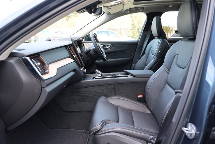 2025 Volvo XC60 Ultra B5 Dark