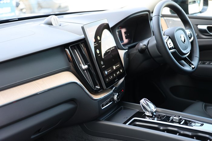 2025 Volvo XC60 Ultra B5 Dark