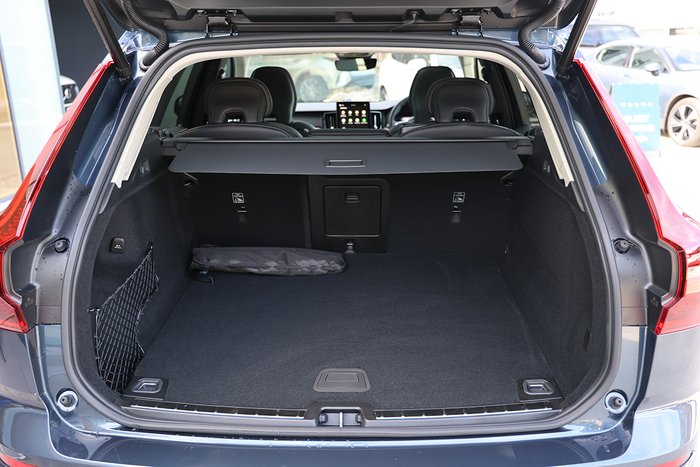 2025 Volvo XC60 Ultra B5 Dark