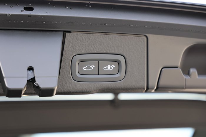 2025 Volvo XC60 Ultra B5 Dark
