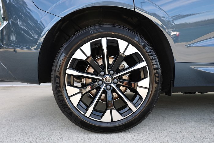 2025 Volvo XC60 Ultra B5 Dark