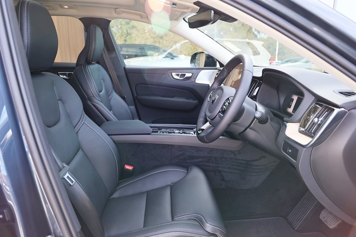 2025 Volvo XC60 Ultra B5 Dark