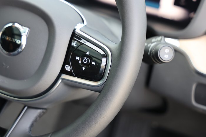2025 Volvo XC60 Ultra B5 Dark
