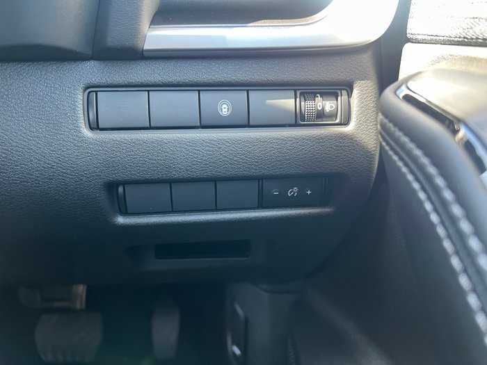 2025 Nissan X-TRAIL ST 2WD