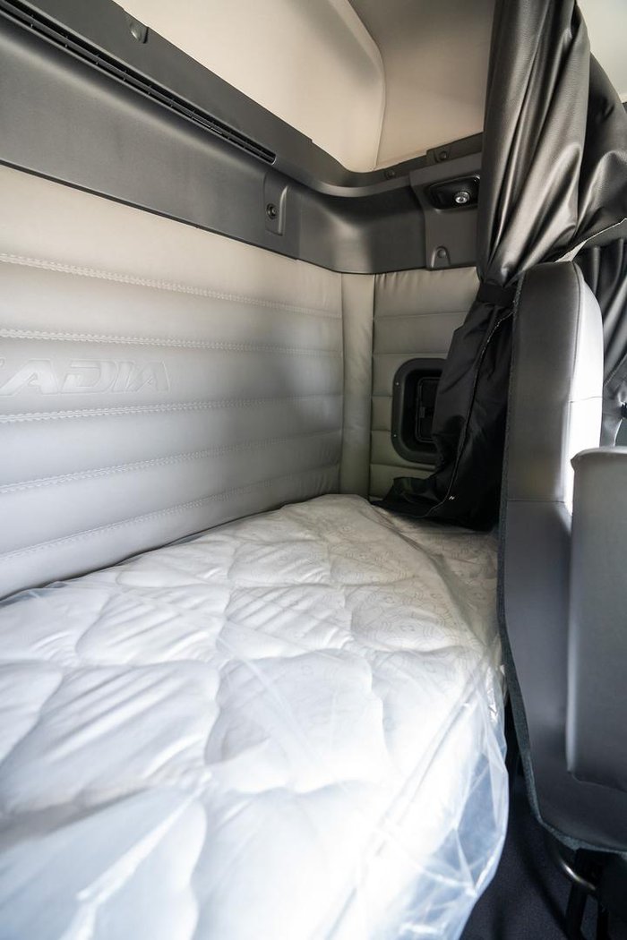 2024 Freightliner Cascadia 116 White