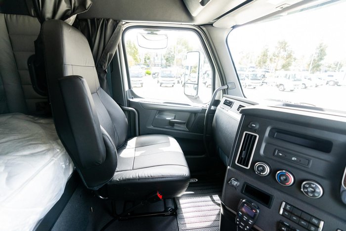 2024 Freightliner Cascadia 116 White