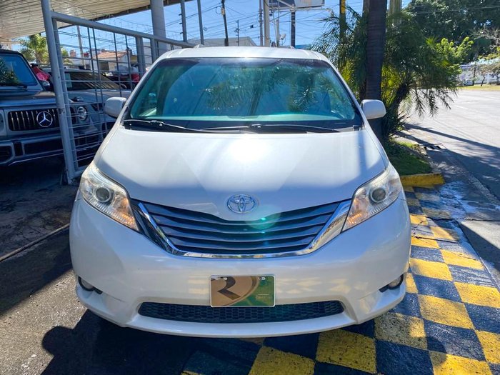 2015 Toyota Sienna XLE