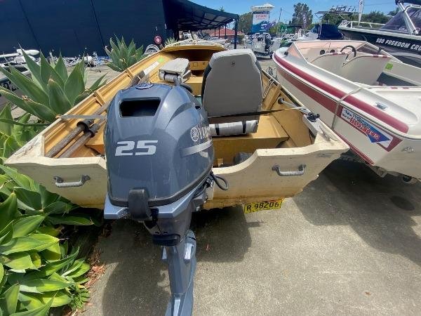 1985 QUINTREX 400 FISHSEEKER